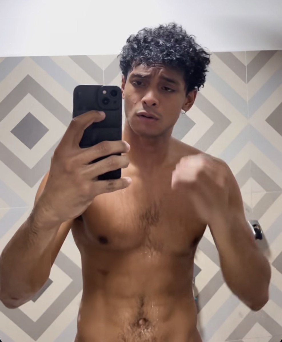 B O Y S R U S 🧨 tweet media