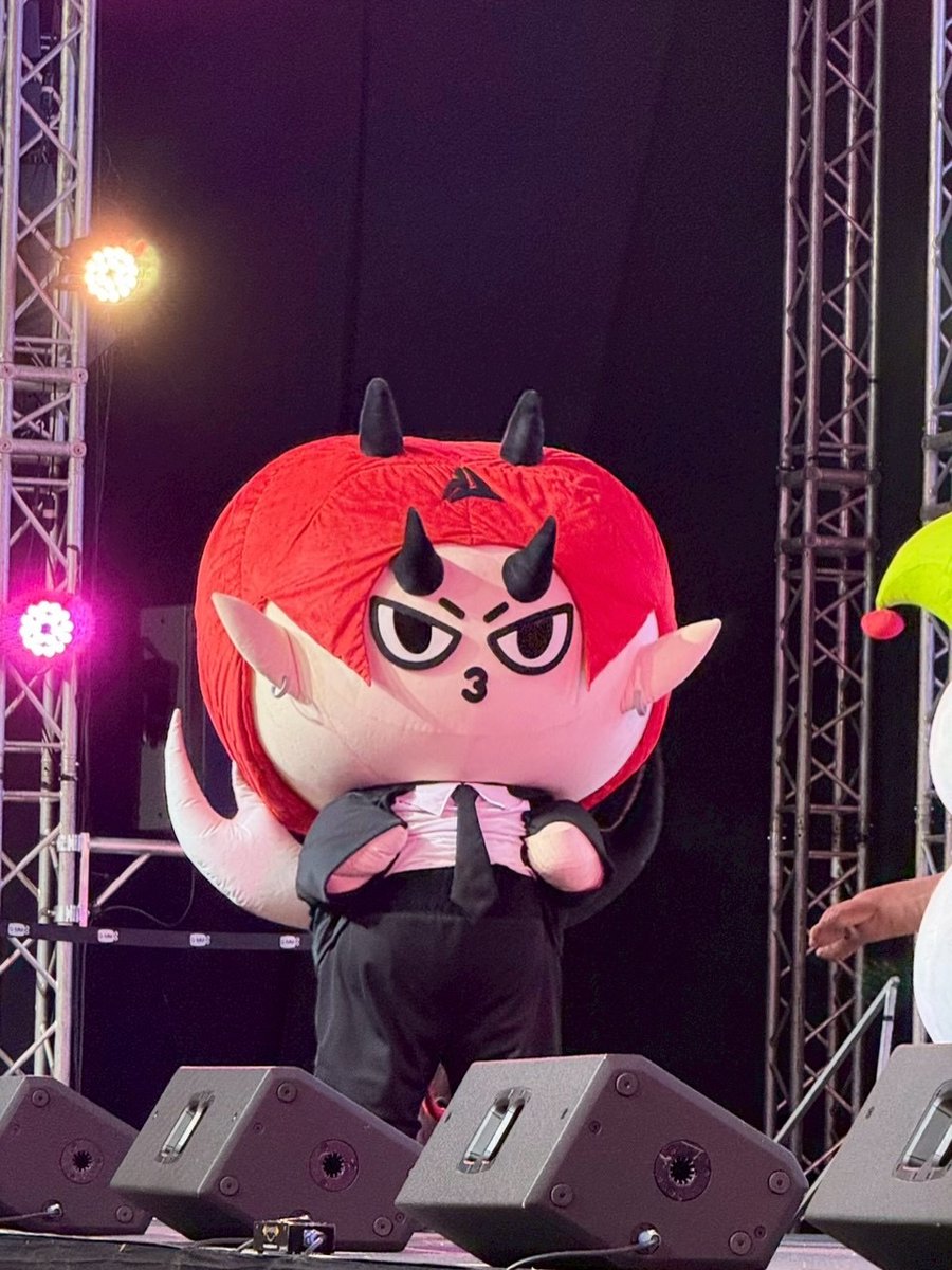 DOMIIA 's GRANNY th tweet media