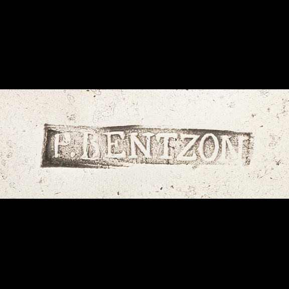 AntiqueDigest's tweet image. A pap boat, 1810-20, produced by Peter Bentzon (1783-1850), an American silversmith of African/Caribbean descent, sold for $30,000 (e $10,000/15,000) at @HeritageAuction It was found in a $40 box lot identified as “silverplate” at an estate sale maineantiquedigest.com/stories/40-box… #antiques