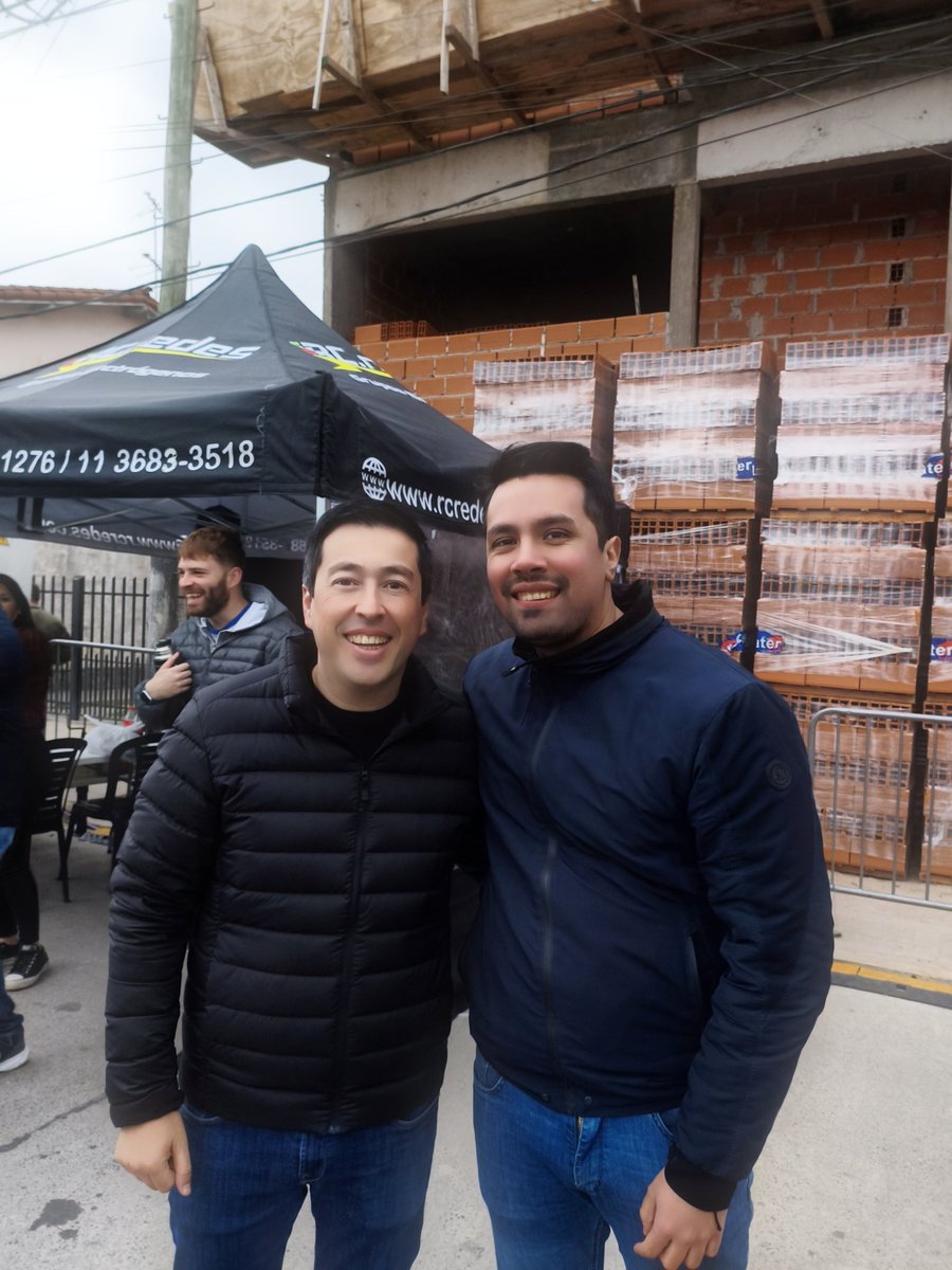 PabloCescr's tweet photo. ¡🎂 Feliz cumpleaños @Nardini_Leo. Gracias por tu humildad a la hora de trabajar a la par de todos y esa visión clara para seguir construyendo el lugar que soñamos!.

#CumpleLeo https://t.co/CNcMsTngSJ