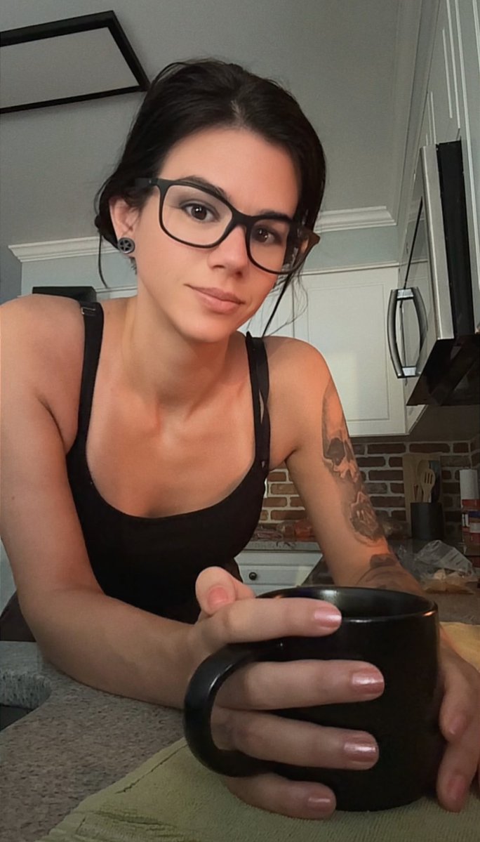 Sarah Sizzle tweet media