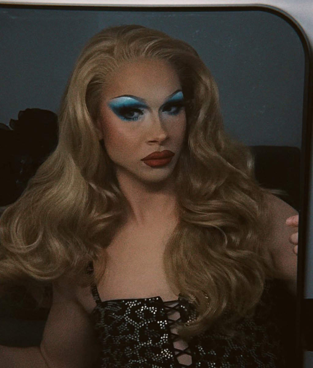 evan ✰ tweet media