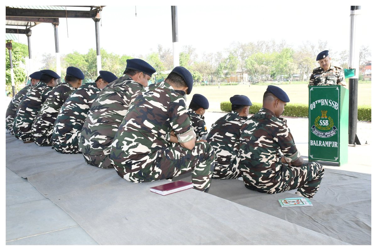 9BnSSB_INDIA's tweet photo. “वाहिनी मुख्यालय में कार्मिकों को हथियारों के सुरक्षित संचालन का प्रशिक्षण देकर उनकी दक्षता और कार्य तत्परता को सुदृढ़ किया गया।” 
#SSB_INDIA
#SSBSHQGKP
#SSBFTRLUCKNOW
#WeaponTraining
#SkillDevelopment
#AlertForce
#DutyFirst https://t.co/JluKGB4D1N