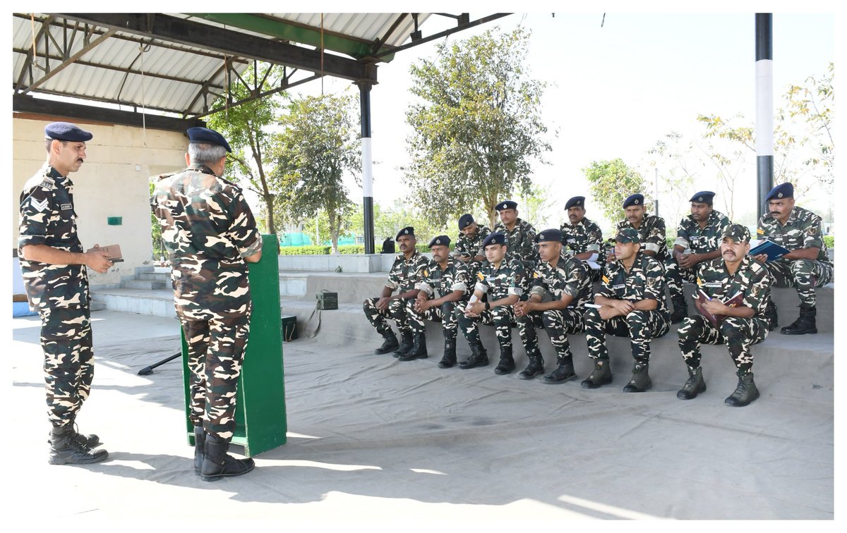 9BnSSB_INDIA's tweet photo. “वाहिनी मुख्यालय में कार्मिकों को हथियारों के सुरक्षित संचालन का प्रशिक्षण देकर उनकी दक्षता और कार्य तत्परता को सुदृढ़ किया गया।” 
#SSB_INDIA
#SSBSHQGKP
#SSBFTRLUCKNOW
#WeaponTraining
#SkillDevelopment
#AlertForce
#DutyFirst https://t.co/JluKGB4D1N