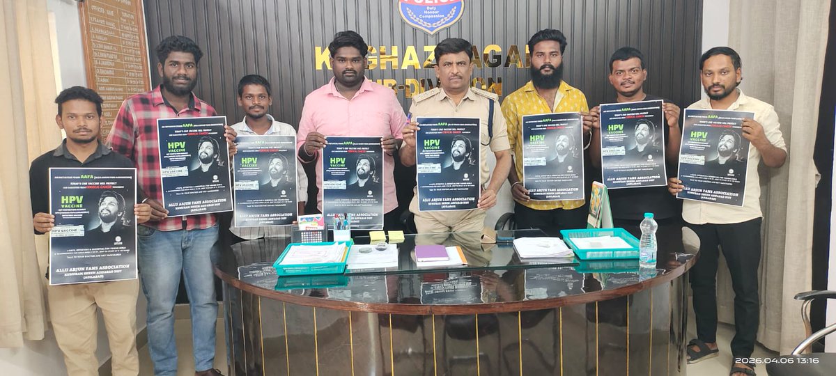 AAFAOnline's tweet photo. కొమరం భీం ఆసిఫాబాద్ జిల్లా// కాఘజ్ నగర్ పట్టణం లోని

*కాగజ్ నగర్ DSP  వాహీదుద్దీన్ గారి చేతుల మీదుగా HPV వ్యాక్సిన్ పోస్టర్ ఆవిష్కరన*

Allu Arjun అభిమాన సంఘం Allu Arjun Fans Association (AAFA) ఆధ్వర్యంలో HPV వ్యాక్సిన్ పోస్టర్ ఆవిష్కరణ కార్యక్రమం స్థానికంగా ఘనంగా జరిగింది. ఈ కార్యక్రమానికి ప్రముఖులు, , అభిమానులు పెద్ద ఎత్తున హాజరయ్యారు.
 (HPV)  గర్భాశయ క్యాన్సర్ రాకుండా ముఖ్యంగా 14 ఏళ్లు నిండిన బాలికలు సరైన సమయంలో HPV వ్యాక్సిన్ తీసుకుంటే భవిష్యత్తులో ఈ క్యాన్సర్‌ను నివారించవచ్చని అవగాహన కల్పించారు.
పోస్టర్ ఆవిష్కరణ అనంతరం ప్రజలకు అవగాహన కార్యక్రమం నిర్వహించి, బాలికల తల్లిదండ్రులకు వ్యాక్సిన్ ప్రాముఖ్యతను వివరించారు. ఆరోగ్యం విషయంలో నిర్లక్ష్యం చేయకుండా, ప్రభుత్వ సూచనల ప్రకారం వ్యాక్సిన్ తీసుకోవాలని విజ్ఞప్తి చేశారు.
ఈ కార్యక్రమం ద్వారా సమాజంలో ఆరోగ్యంపై చైతన్యం పెంచడం తమ లక్ష్యమని AAFA సభ్యులు తెలిపారు. భవిష్యత్తులో కూడా ఇలాంటి సామాజిక సేవా కార్యక్రమాలను కొనసాగిస్తామని పేర్కొన్నారు.

ఈ కార్యక్రమంలో  తెలంగాణ అల్లు అర్జున్ ఫ్యాన్స్ అసోసియేషన్ రాష్ట్ర ఉపాధ్యక్షులు గోగర్ల శ్రీకాంత్, మరియు సిర్పూర్ తాలూకా అధ్యక్షులు ఈగురపు సాయితేజ,సురేష్, సాయి,చెర్రీ, నవీన్, సిద్ధార్థ్,మరియు తదితరులు పాల్గొన్నారు.

#AAFASupportsHPVDrive
#HPVVaccine
#CervicalCancerAwareness
#SwasthNariViksitBharat