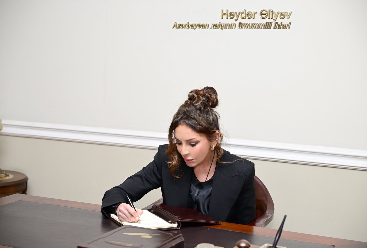 1VicePresident's tweet photo. ✔Azərbaycanın birinci xanımı Mehriban Əliyeva aprelin 6-da Tbilisidə Mirzə Fətəli Axundzadə adına Azərbaycan Mədəniyyəti Muzeyi ilə tanış olub.
✔First Lady of Azerbaijan Mehriban Aliyeva visited the Museum of Azerbaijani Culture named after Mirza Fatali Akhundzade in Tbilisi on April 6.
✔6 апреля первая леди Азербайджана Мехрибан Алиева ознакомилась в Тбилиси с Музеем азербайджанской культуры имени Мирзы Фатали Ахундзаде.

#MehribanAliyeva