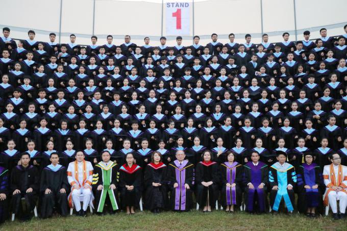 ɴᴀᴠʏ tweet media