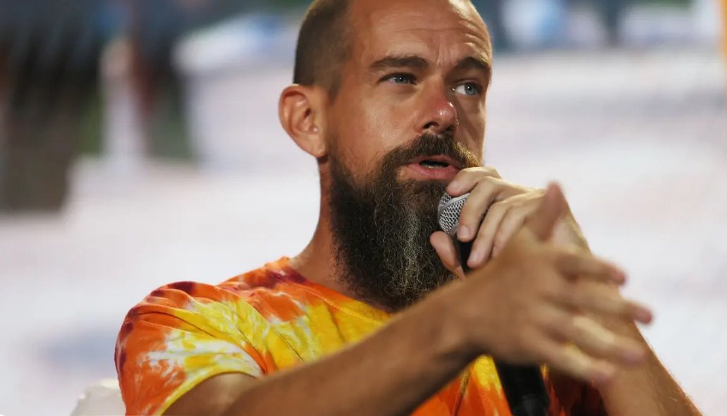 AlphaVpro's tweet image. 📲JACK DORSEY HABILITA PAGOS BTC PARA MILLONES DE NEGOCIOS ⚡💳

Square integra Bitcoin de forma nativa. Conversión instantánea BTC/$ para pequeños comercios en todo EE.UU. 

Ya no es una promesa. El uso masivo está ocurriendo hoy. 🇺🇸🚀

#Square #JackDorsey #Bitcoin #Adopcion