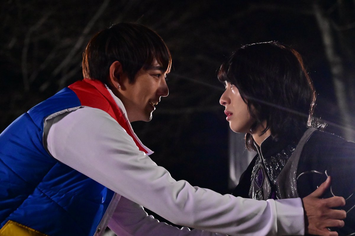 특촬 특징. 처음에 사이 나쁜 애들이 나중에 그만큼 지독해짐