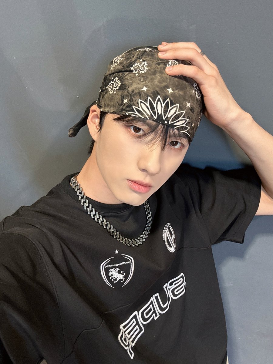 TRENDZ_OFFCL's tweet photo. [#조한국] 세 번째 부쿠레슈티 Let’s gooo🇷🇴

#FROM_TRENDZ #TO_FRIENDZ #TRENDZ #트렌드지 https://t.co/uS2fWj2GPO