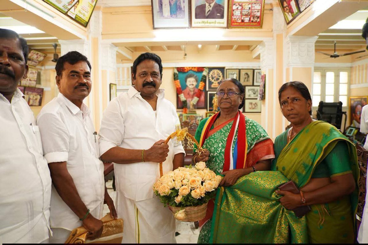 neyvelikaran's tweet photo. மூவேந்தர் முன்னேற்றக் கழக தலைவர் G.M. #ஸ்ரீதர்_வாண்டையார் அவர்களை விருத்தாச்சலம் வெற்றி வேட்பாளர் டாக்டர் #தமிழரசி_ஆதிமூலம் அவர்கள் சந்தித்தார்..!!
#PMK #AnbumaniRamadoss
#pattalimodel #TimeToLead
#sowmiyaanbumani #Voteformango
#VoteForPMK #Viruthachalam #ChangeToday https://t.co/1M7kOJA5te