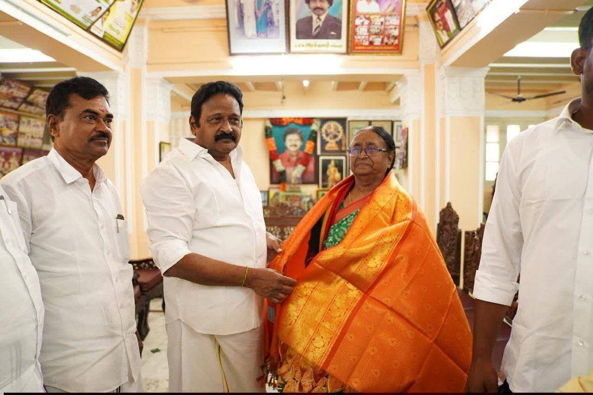 neyvelikaran's tweet photo. மூவேந்தர் முன்னேற்றக் கழக தலைவர் G.M. #ஸ்ரீதர்_வாண்டையார் அவர்களை விருத்தாச்சலம் வெற்றி வேட்பாளர் டாக்டர் #தமிழரசி_ஆதிமூலம் அவர்கள் சந்தித்தார்..!!
#PMK #AnbumaniRamadoss
#pattalimodel #TimeToLead
#sowmiyaanbumani #Voteformango
#VoteForPMK #Viruthachalam #ChangeToday https://t.co/1M7kOJA5te