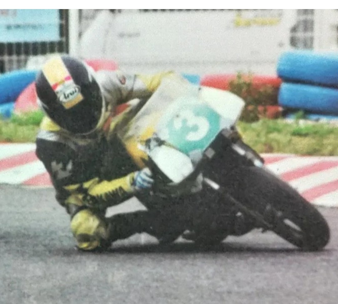 むらション tweet media