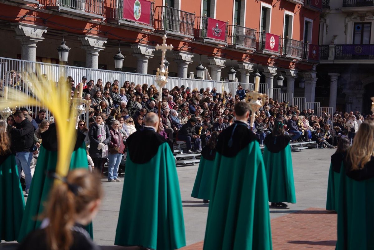 infoVLL's tweet photo. La Semana Santa de #Valladolid bate récords y la ciudad refuerza su posición como gran destino turístico con cifras históricas.

🛌🏻 Hoteles con una ocupación media del 70%, alcanzando el 95% en Jueves y Viernes Santo
🏠 Apartamentos turísticos rozando el 95%,  llegando al 100% en los días clave
ℹ️ Más de 9.000 visitantes atendidos en los puntos de información turística
🌍 Turistas nacionales e internacionales de países como Portugal, Francia, México, Alemania, Brasil, Reino Unido y Estados Unidos

¡Seguimos creciendo! 💪