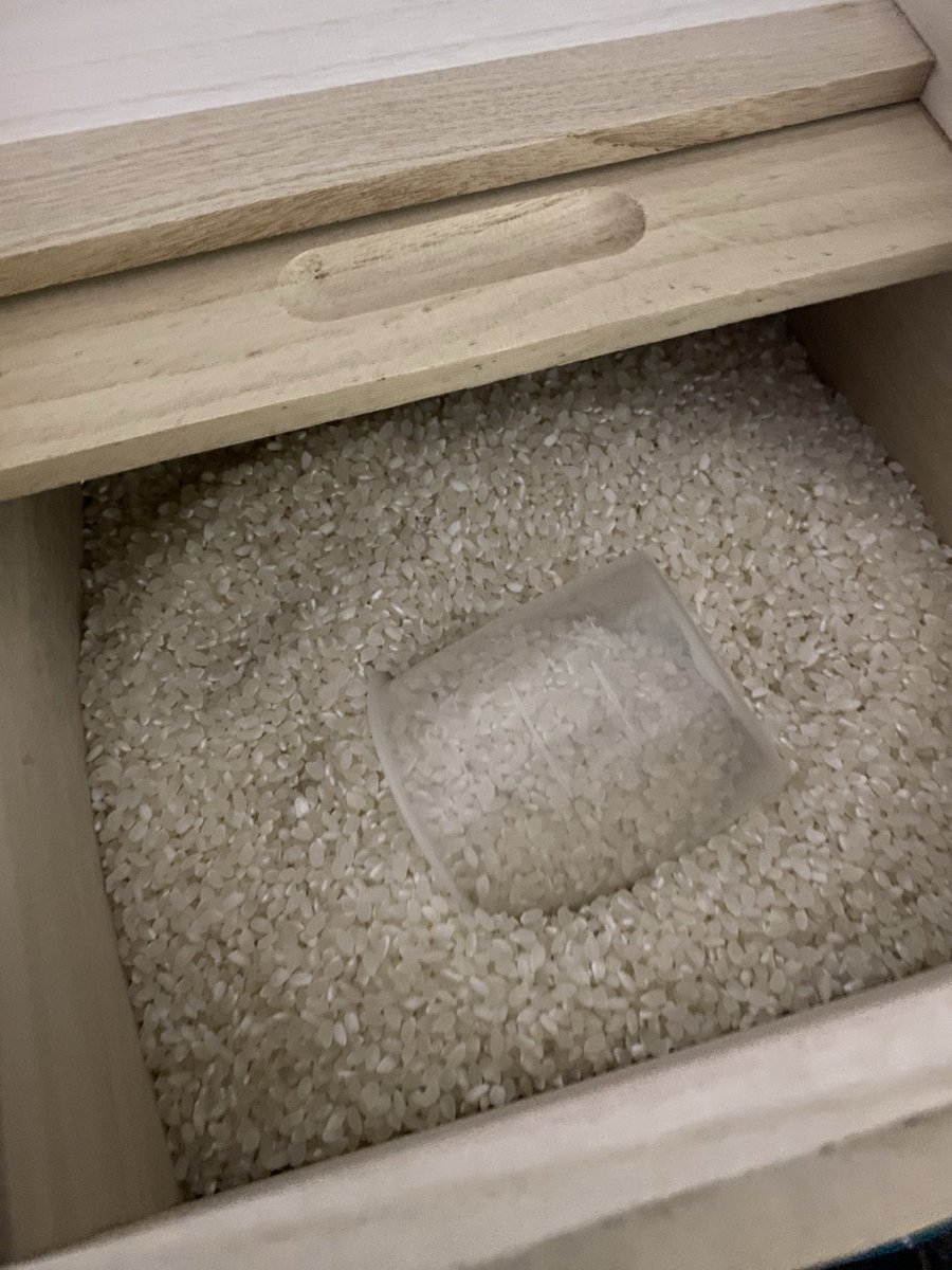 かおり米が愛おし過ぎて桐の米びつに入れてあげました😍