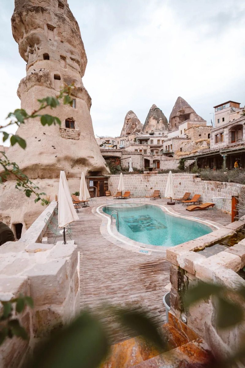 TravelDolce's tweet image. Sleeping inside ancient rock.

#Cappadocia #CaveHotel #Turkey