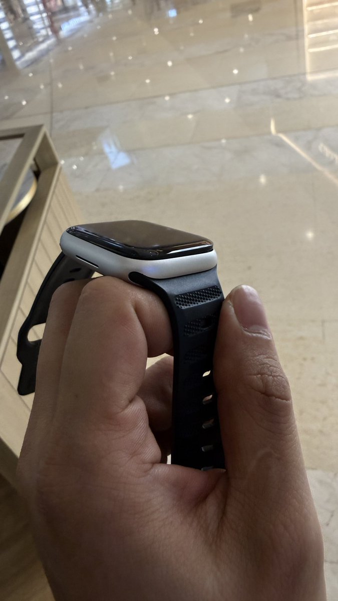 neo4411's tweet photo. @tim_cook Disappointed with @Apple &amp; @AppleSupport.

Bought Apple Watch 9 on 12.12.2024. Just ~1 year later, screen popped up—no damage, battery still 91%.

Is this acceptable for a premium product? This looks like a defect, not misuse.

Requesting a fair review. #AppleWatch https://t.co/YZWFLvdP8J