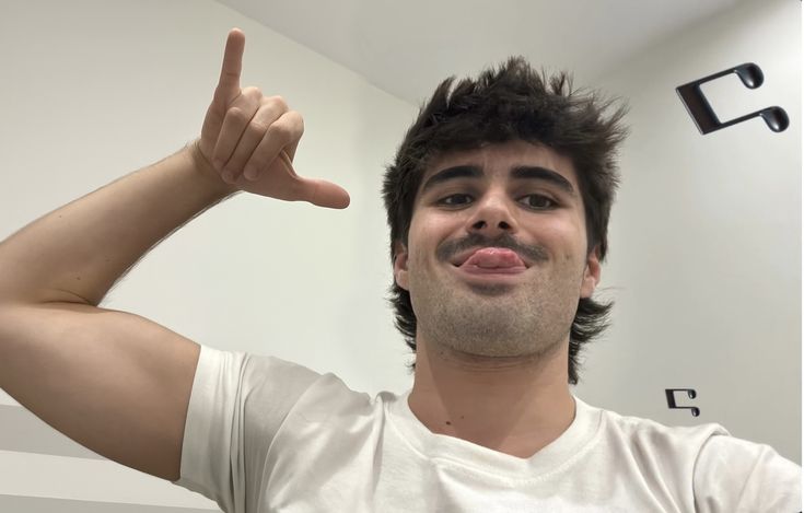 𝑨𝒑𝒐𝒍𝒐 tweet media