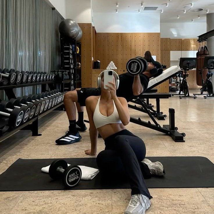 𝒞𝓁𝒶𝓈𝓈𝓎 tweet media