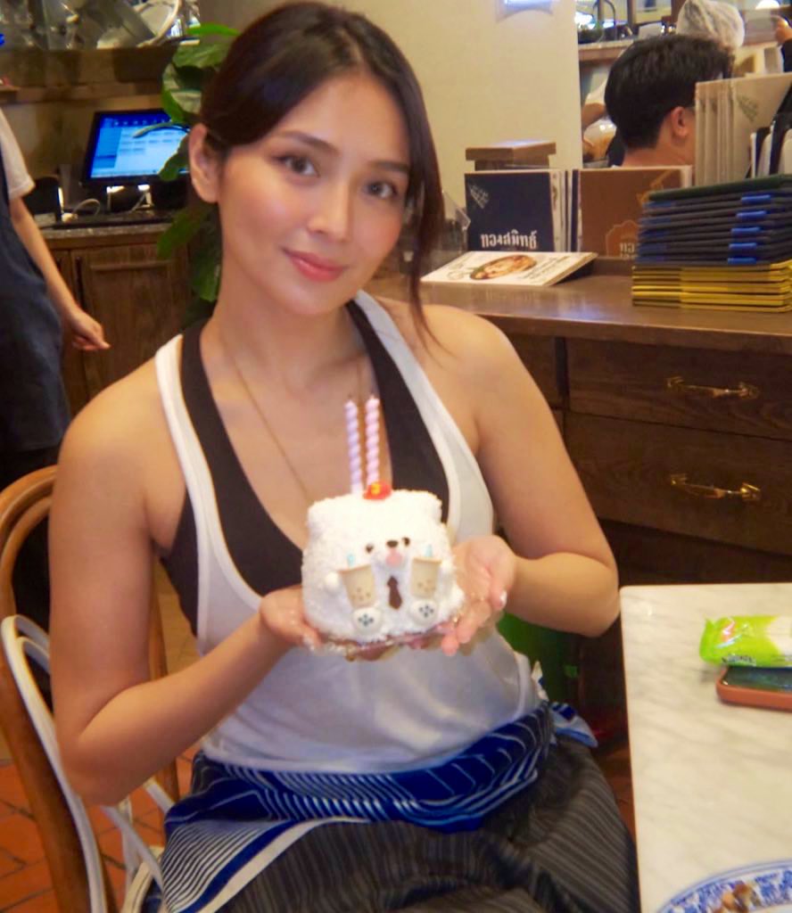taenggusnsd's tweet photo. 30?? and she looks this pretty?? 🥹💗 we love you, @bernardokath ✨🌸🎂 https://t.co/I9ukRl5PCW