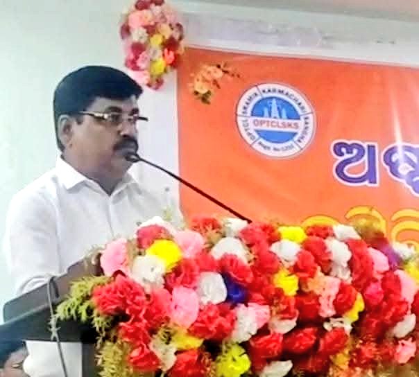 BadriDhal's tweet photo. ଭୁବନେଶ୍ୱରସ୍ଥିତ ରେଡ଼କ୍ରସ ଭବନଠାରେ (OPTCL) ଓପିଟିସିଏଲ୍ ଶ୍ରମିକ କର୍ମଚାରୀ ସଂଘର ଅଷ୍ଟମ ବାର୍ଷିକ ଅଧିବେଶନରେ ଯୋଗଦେଲି। ଏଥିରେ ରାଜ୍ୟର ବିଭିନ୍ନ ପ୍ରାନ୍ତରୁ ଆସିଥିବା ସଂଘର ଭାଇ, ଭଉଣୀମାନଙ୍କ ବିଭିନ୍ନ ସମସ୍ୟା ସମ୍ପର୍କରେ ଅବଗତ ହେବା ସହ ସେମାନଙ୍କ ସହିତ ବାର୍ତ୍ତାଳାପର ସୁଯୋଗ ପାଇଲି।
#Bhubaneswar #OPTCL https://t.co/XfesUeFyzY