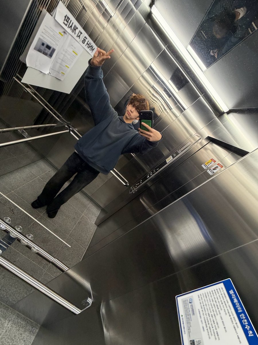 8TURN Members tweet media