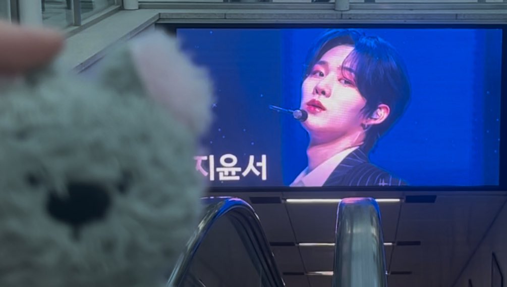 혀니 tweet media