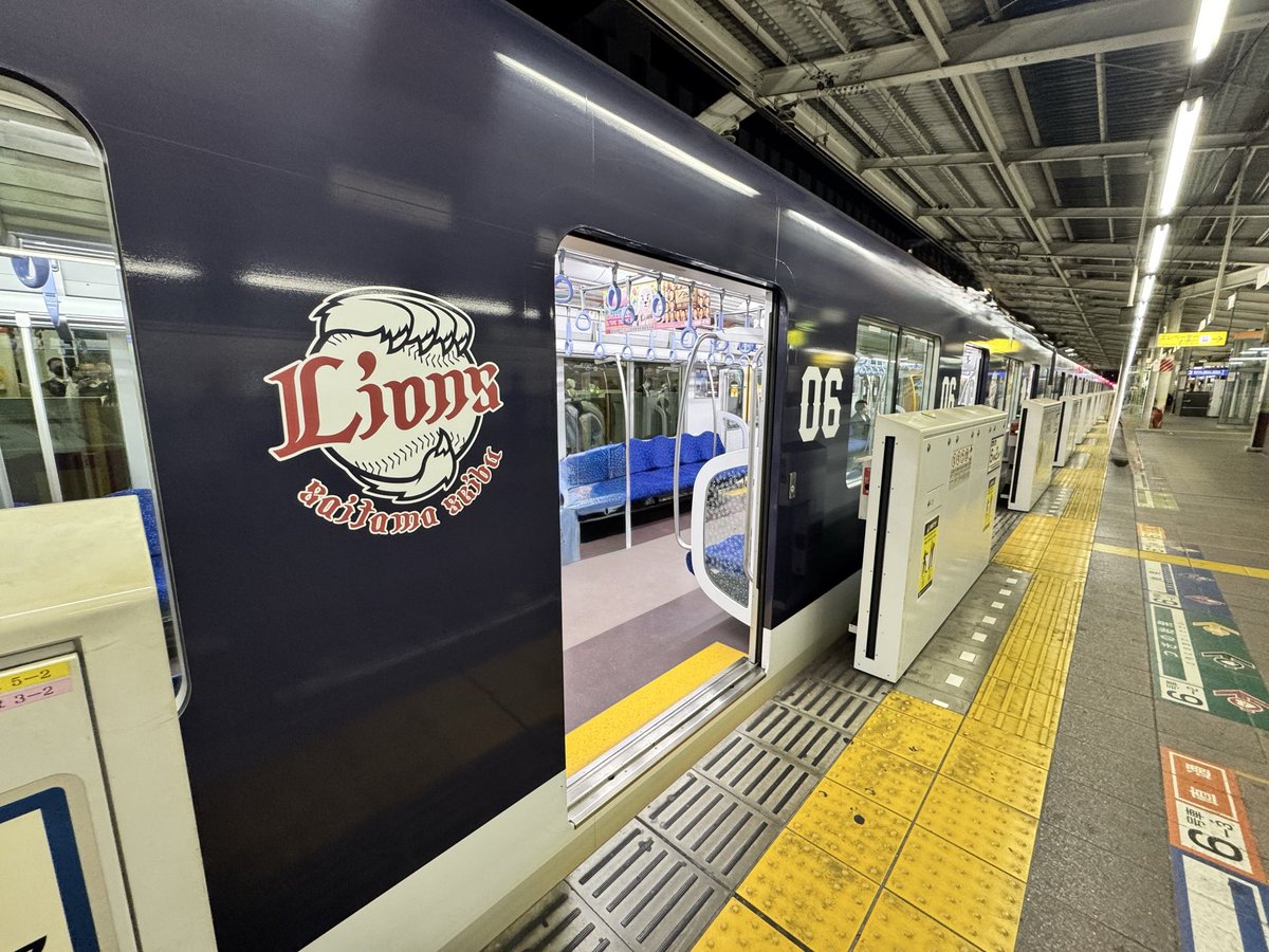 Pink_TrinityPR's tweet photo. 帰りの電車が、たまたま西武ライオンズ電車でした🦁⚾️
新しい車両だし、椅子もふわふわだし最高！

トリニティは埼玉西武ライオンズを応援しています。 https://t.co/eDroFdJ1bK