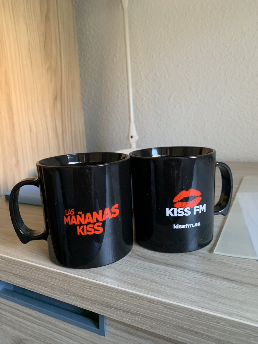 JesusZL1's tweet photo. Gracias por las tazas @XaviRodriguez @Maria_Lama ¡Significan muchísimo para mí! Siempre irán conmigo 😘 @lasmananaskiss ❤️ https://t.co/wJWQWrBkMk