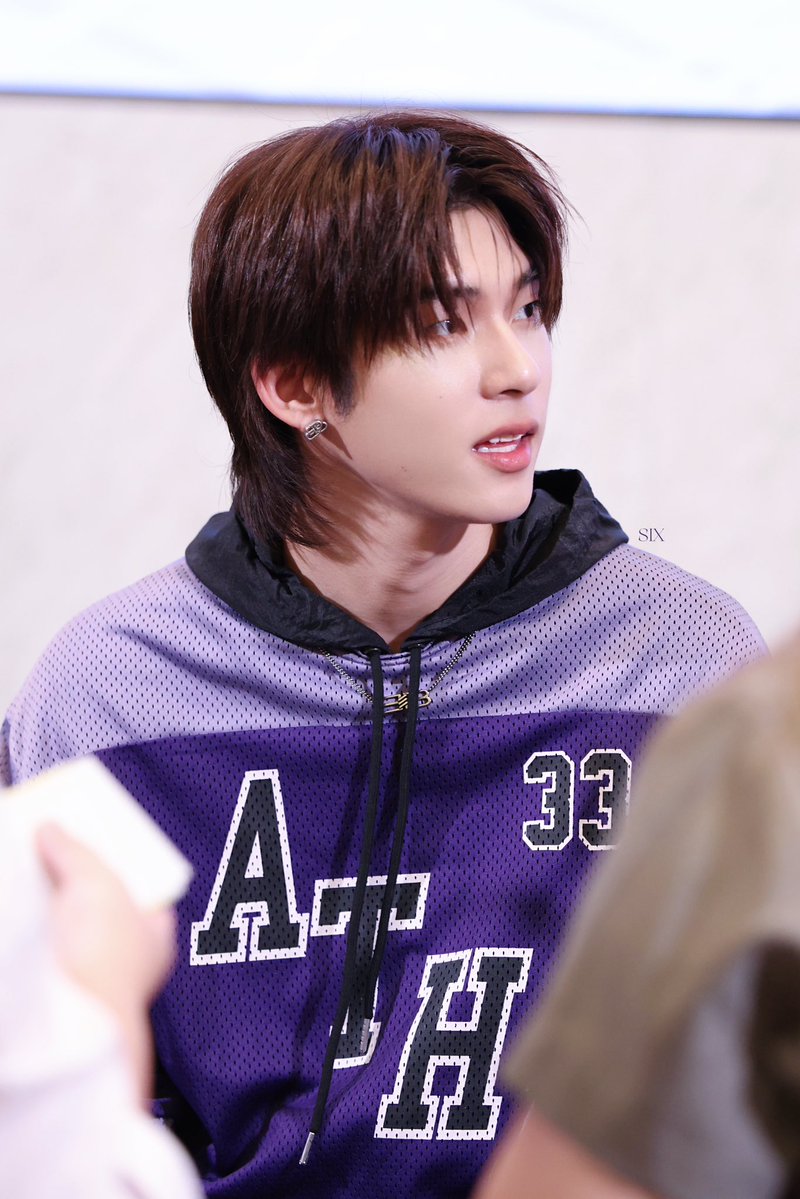 𝐒 𝐈 𝐗 tweet media