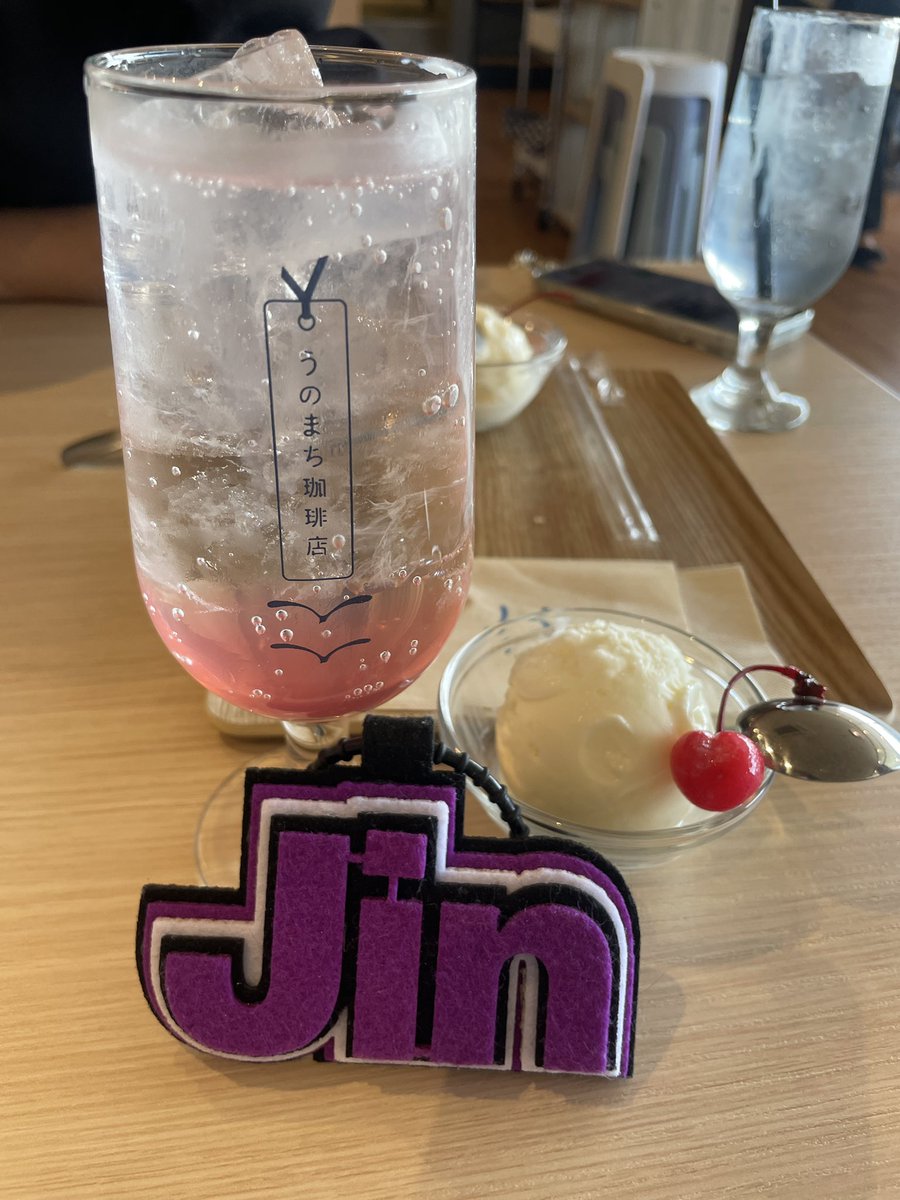 グクペン🐰ちゃんとlunch🍽
カムバライブ以来😂🎤💕無理言って作ってもらったものを受け取りに😍めちゃくちゃ可愛い💜次はコヤンで会いましょー😊