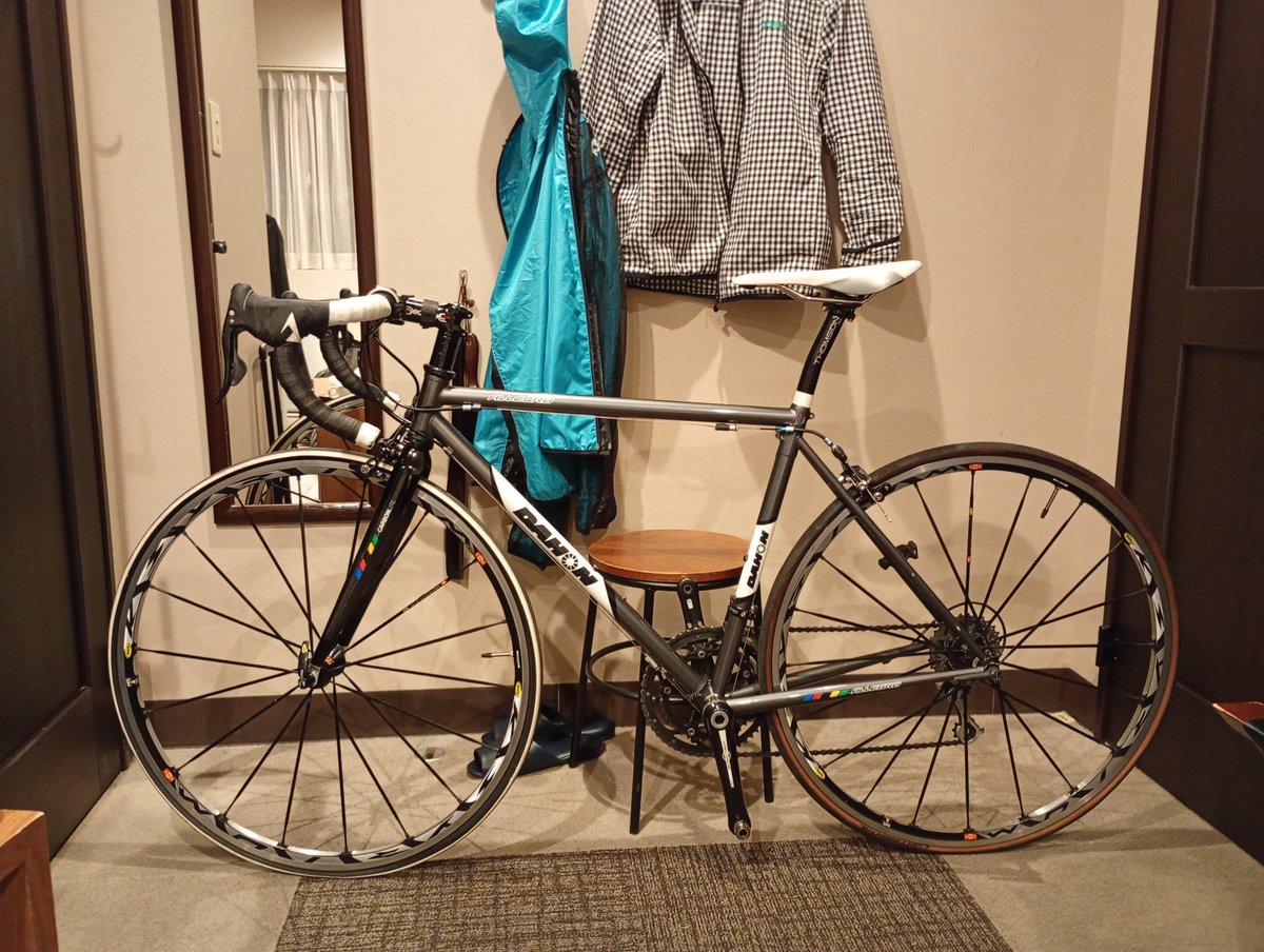 takatak99604501's tweet photo. 宿で組み立て。出来上がり。
(空気入れなきゃ)
明日はしまなみ。
#DAHON ALLEGRO
#RITCHEY BREAKAWAY https://t.co/3yOXgtxvmn
