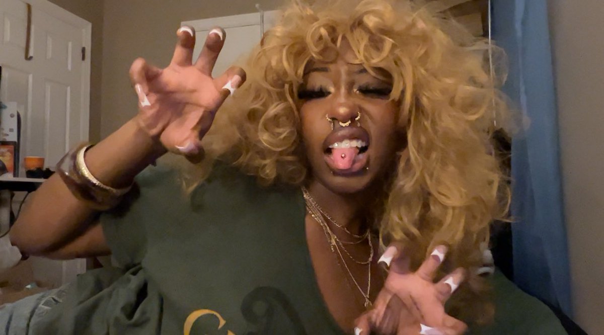Nashyob1tch's tweet photo. i��m litterally sza’s lil sis https://t.co/S0paZJR0o8