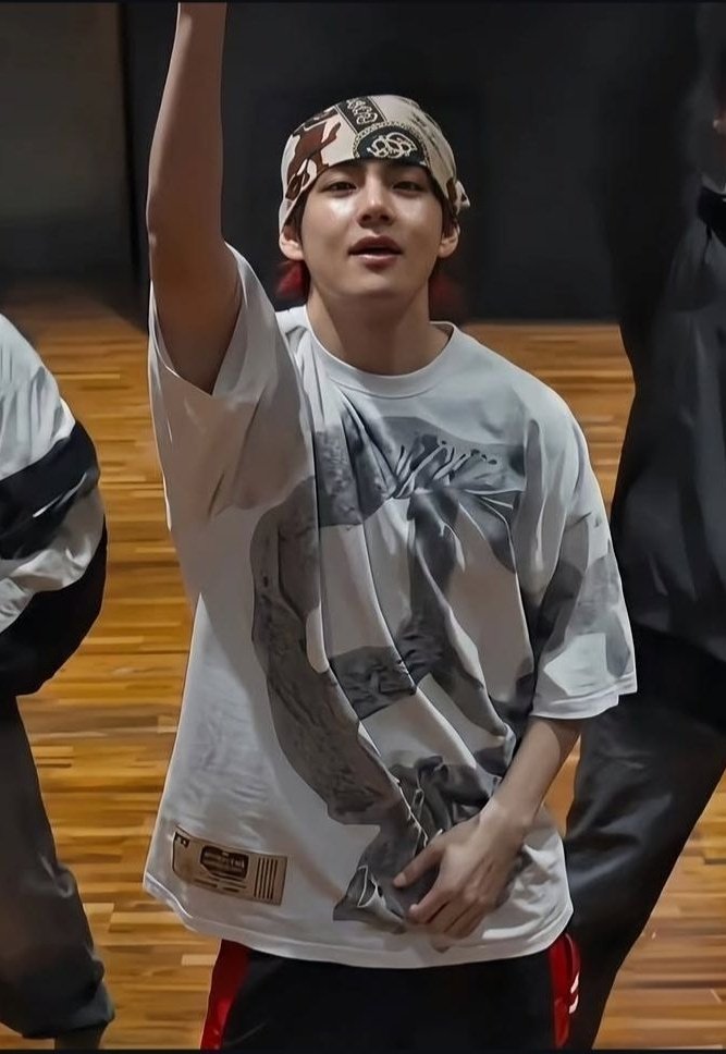 Kim Taehyung (BTS) tweet media