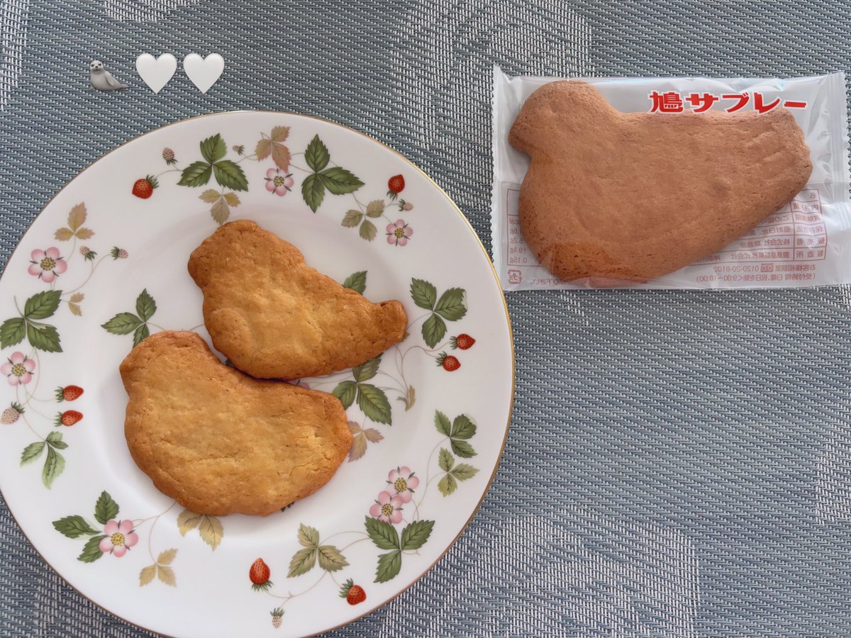 sayaka_tsuzuki's tweet photo. ストックしている鳩サブレーが残り僅かになったので、再現レシピを探して焼いてみました🕊️🤍
鳩のかたちに整えるのが難しくて💦
オーブンから出てきたものがセイウチのようで笑ってしまいました🦭🩷笑
#海外生活 #お菓子作り #ondon #イギリス駐在 #帯同生活 #鳩サブレー https://t.co/MlojP9eh4L
