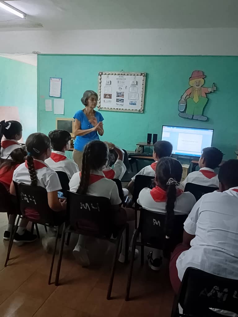 JClubVillaClara's tweet photo. “Ser parte de esta celebración me motiva a seguir participando en los talleres de Joven Club y continuar con el estudio de la vida de Fidel”, comenta Yasmany, participante de la actividad.
https://t.co/2S34CQvpG4
#JovenClubVillaClara #JovenClubTeConecta #JovenClubXCuba https://t.co/O164Spou1r