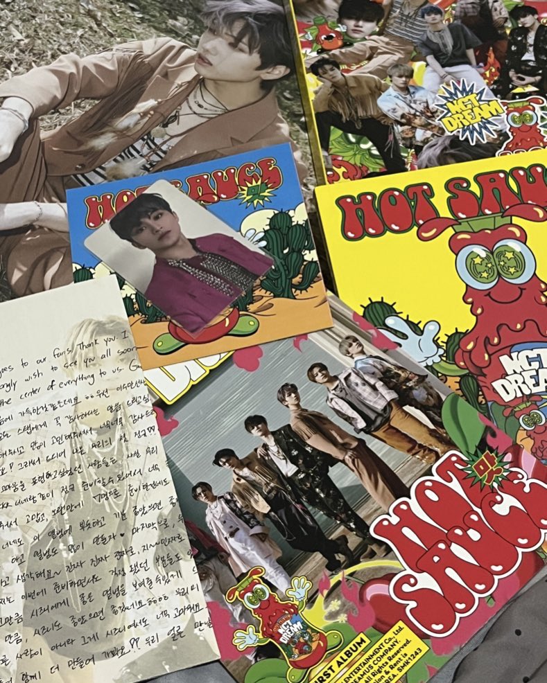suckiedy's tweet photo. #wts album hot sauce chillin ver pc mark poster jisung fullset 135k dom bogor suung dm ajaa ☝🏻 https://t.co/0E5P3OLqAJ