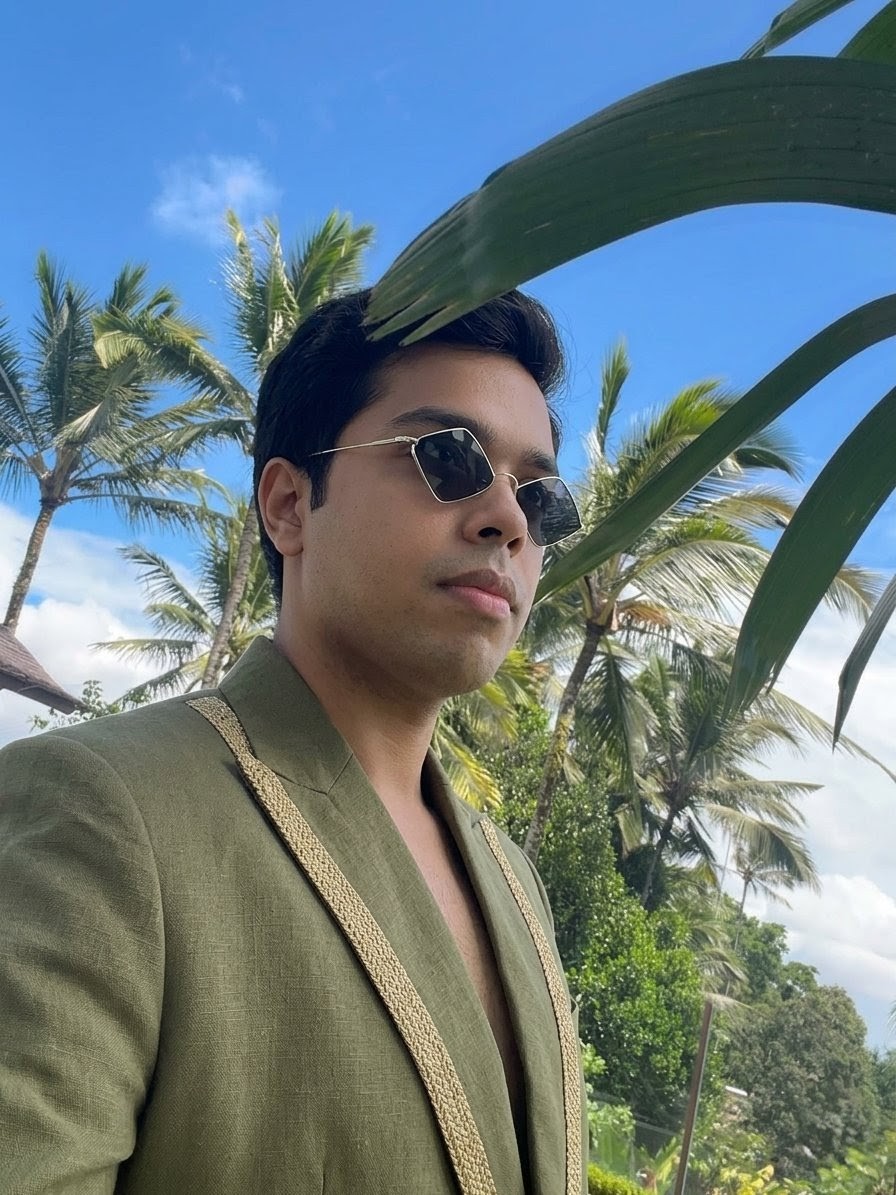 dutt70375's tweet image. फैशन तो नहीं आता, पर अंदाज़ ऐसा कि सब दंग रह जाएं! 😎 ये नई तस्वीरें कैसी लगीं? इसमें आधुनिक तकनीक का थोड़ा सा हाथ है, पर पहचान और सच्चाई मेरी अपनी है। आपकी राय का इंतज़ार रहेगा! 💯🔥✨ @dutt70375 #hojai
​#MyTruth #StyleGram #Innovation #Bold #Authentic #NewEra2026