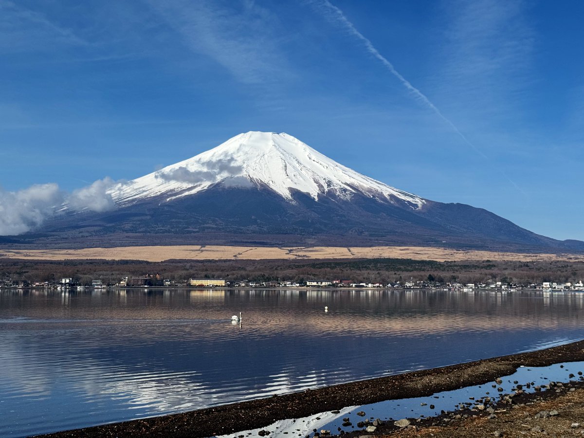 NaqiuddinK's tweet photo. Ohayo Fujisan 🗻

6 April 2026 — Lake Yamanaka, 8AM https://t.co/LYmb2pbuz0