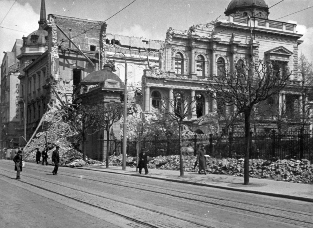 PribicevicU's tweet image. 🔥Beograd, 6.4.1941.

#Nazi #bombing #Srbija #WWII #Allies