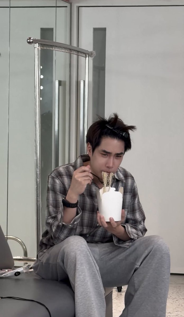 แมวที่ติดฝน☔️🌧️ tweet media