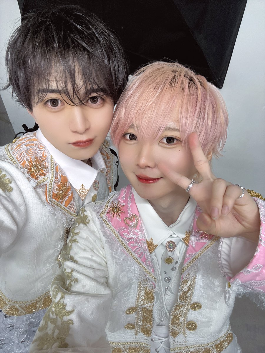 reo_harekoi's tweet photo. 2DAYSありがとうー！！！！
アー写の時のビジュ好きー？🧡🩷 https://t.co/Oso02YTwRj