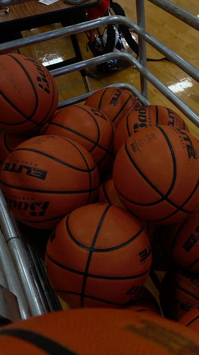 reikssxy's tweet photo. A #sunwon 🔞 : short au.

Gino and Dane—classmates with adjacent classrooms, rival varsity players (basketball vs volleyball) who can’t stand each other. But before Gino gives up the court, he demands a deal that changes everything. https://t.co/uLIGhBjkdI