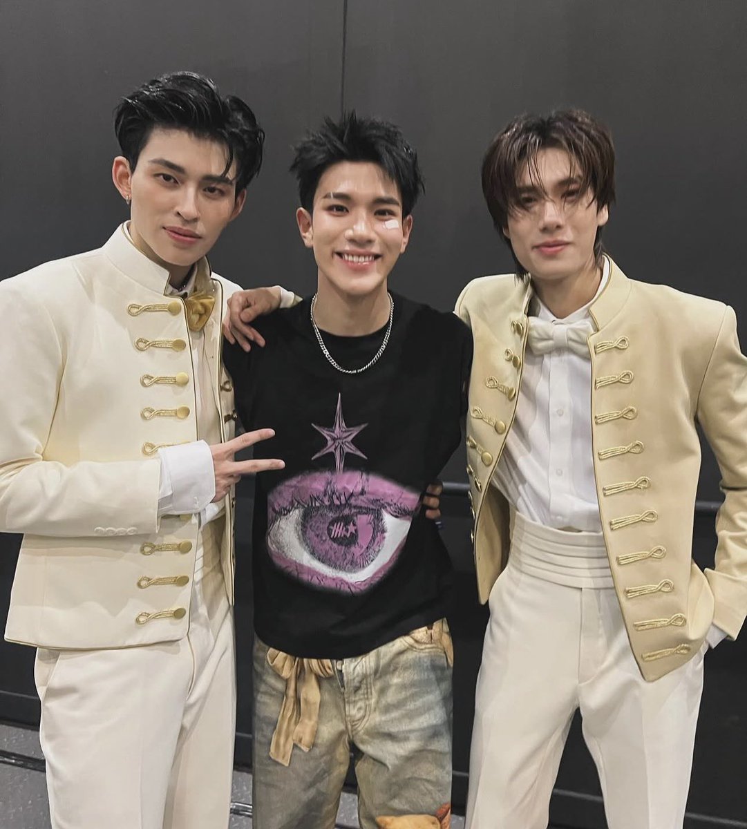 เอ๋ง tweet media