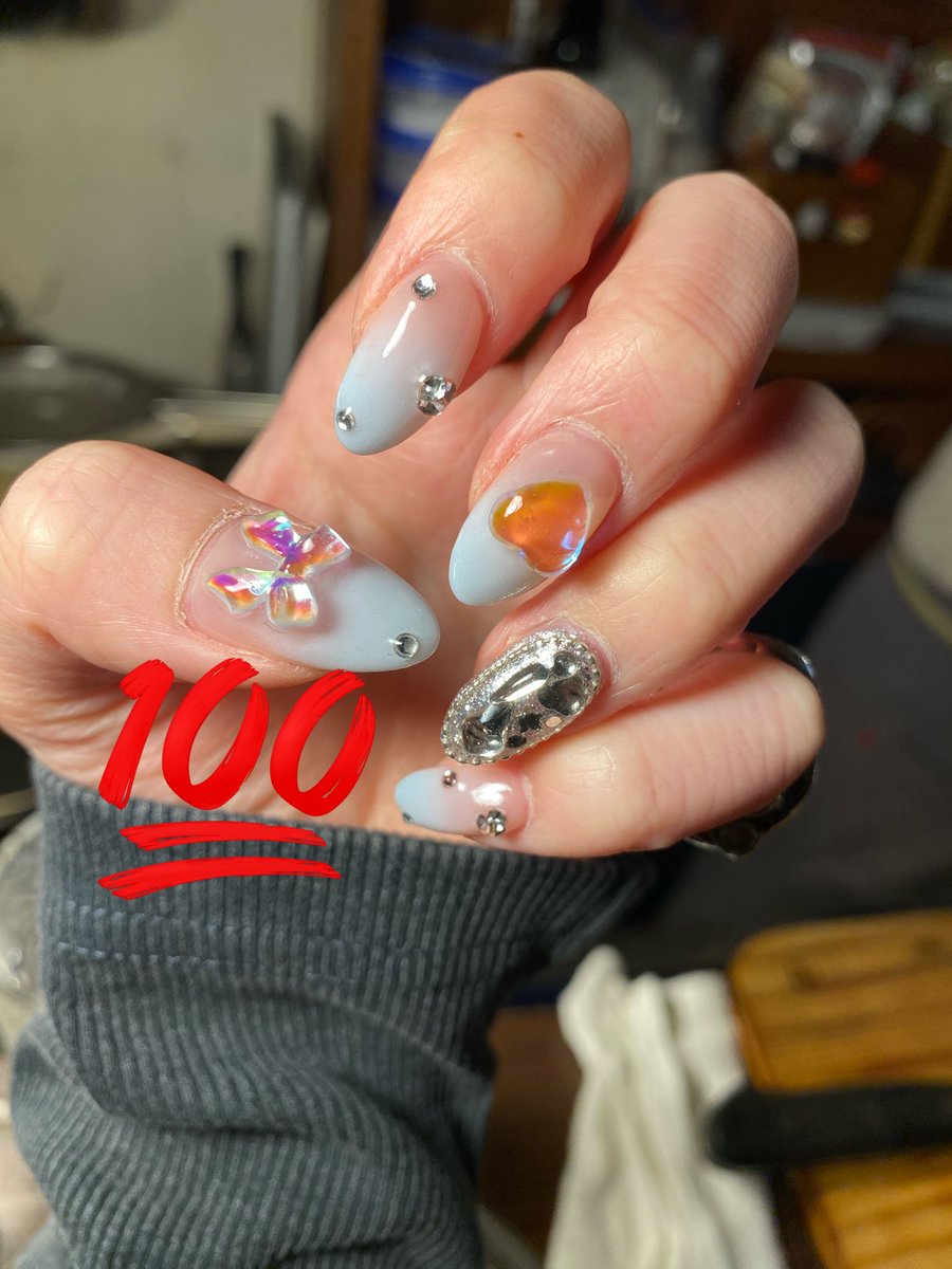 あきよ tweet media