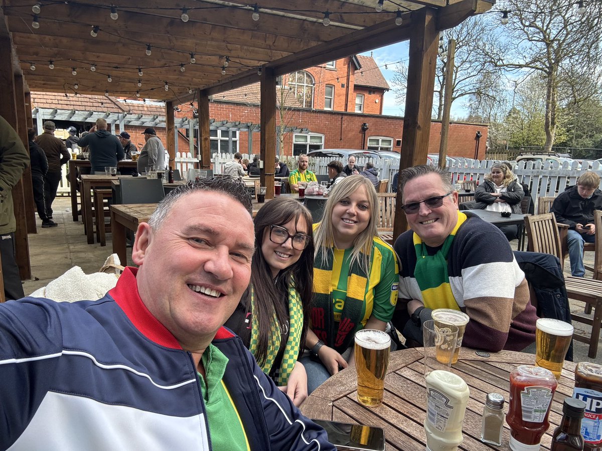 Zoe_Barber's tweet photo. @WBA Albion AWAY olé olé 💚💛 https://t.co/y7V7AfQEkc