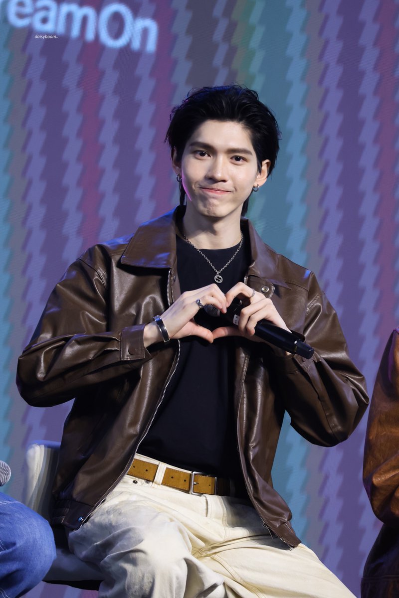 𝘥𝘢𝘪𝘴𝘺𝘣𝘰𝘰𝘮. tweet media