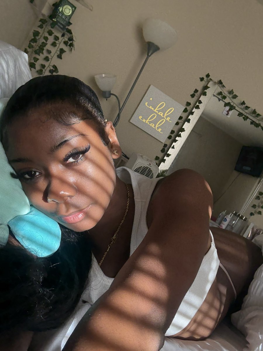 m_i_a_myaee tweet media