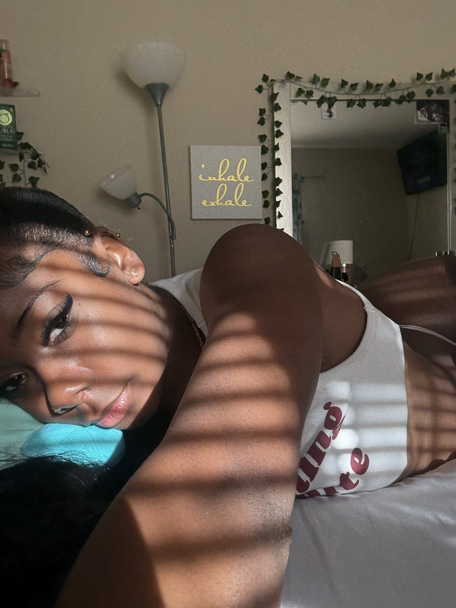 m_i_a_myaee tweet media