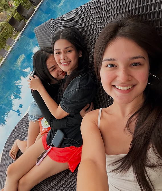 aenslch's tweet photo. i mean, who wouldn’t be envious of a friendship like this??? no wonder everyone's obsessed lmaooo https://t.co/BzY3BAsU4F